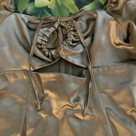 TOPSHOP Keyhole Satin Top, KHAKI, Size 2 US (fits like 0), NWT - Picture 12 of 13